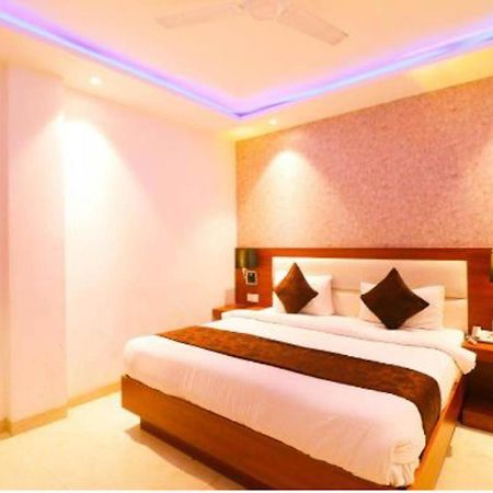 Hotel Royal Sky Luxury Near Delhi Airport Ню Делхи Екстериор снимка