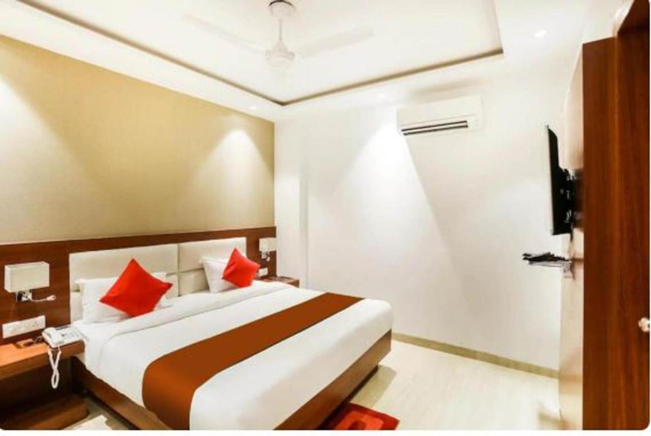 Hotel Royal Sky Luxury Near Delhi Airport Ню Делхи Екстериор снимка