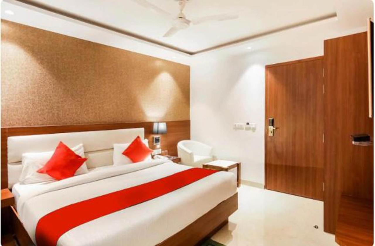 Hotel Royal Sky Luxury Near Delhi Airport Ню Делхи Екстериор снимка