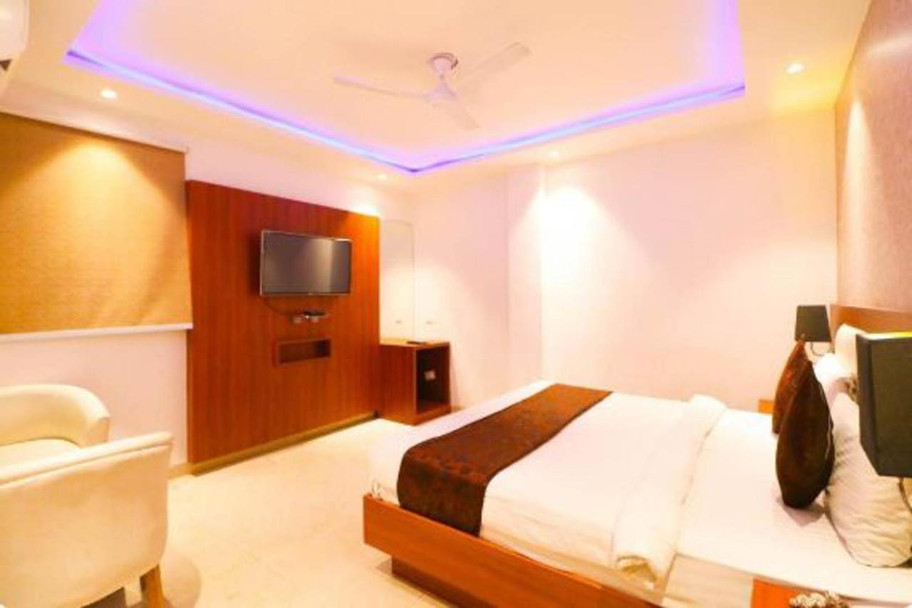 Hotel Royal Sky Luxury Near Delhi Airport Ню Делхи Екстериор снимка