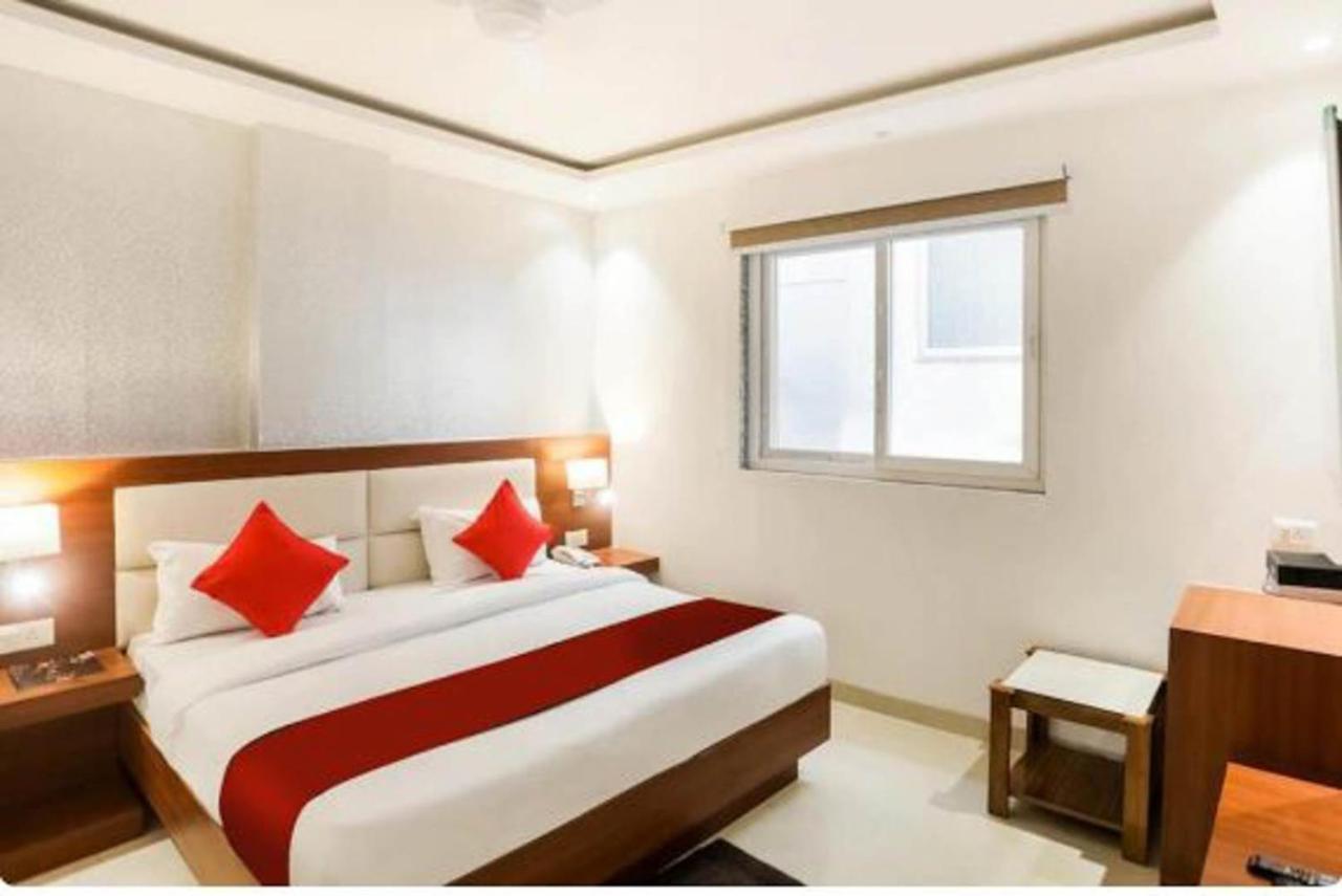 Hotel Royal Sky Luxury Near Delhi Airport Ню Делхи Екстериор снимка