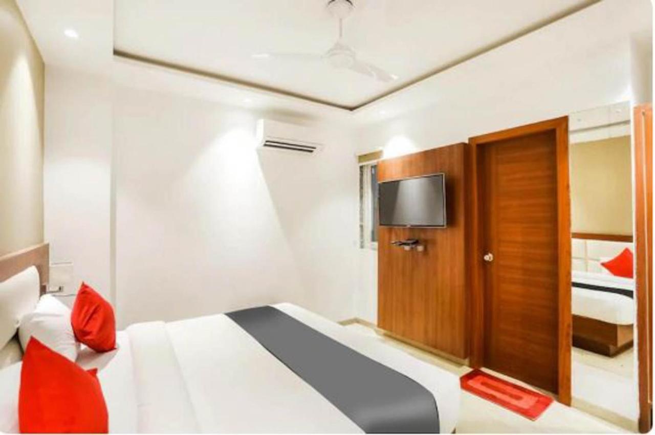 Hotel Royal Sky Luxury Near Delhi Airport Ню Делхи Екстериор снимка