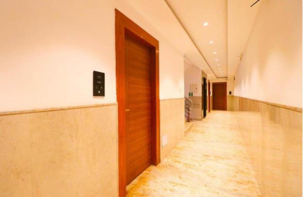 Hotel Royal Sky Luxury Near Delhi Airport Ню Делхи Екстериор снимка
